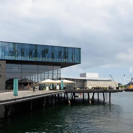 Sanders Stage - Enchanting Four-bedroom Near Nyhavn Copenhagen