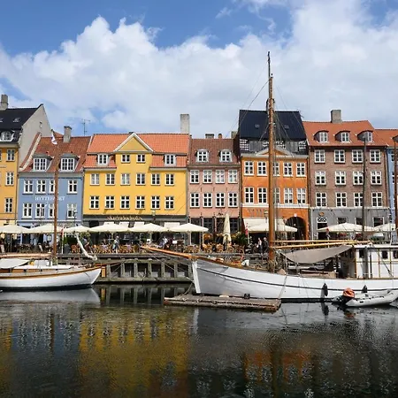 Sanders Stage - Enchanting Four-bedroom Near Nyhavn