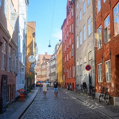Sanders Stage - Enchanting Four-bedroom Near Nyhavn Copenhagen