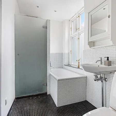 Sanders Stage - Enchanting Four-bedroom Near Nyhavn *