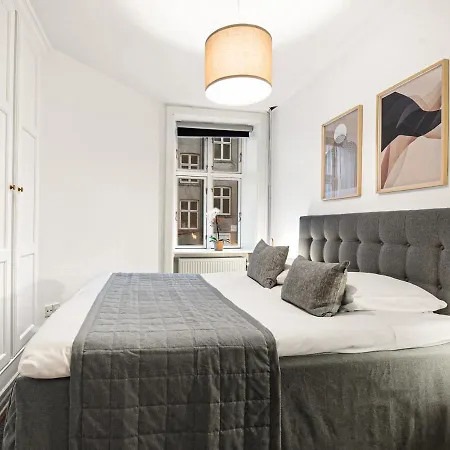 Sanders Stage - Enchanting Four-bedroom Near Nyhavn Apartment *