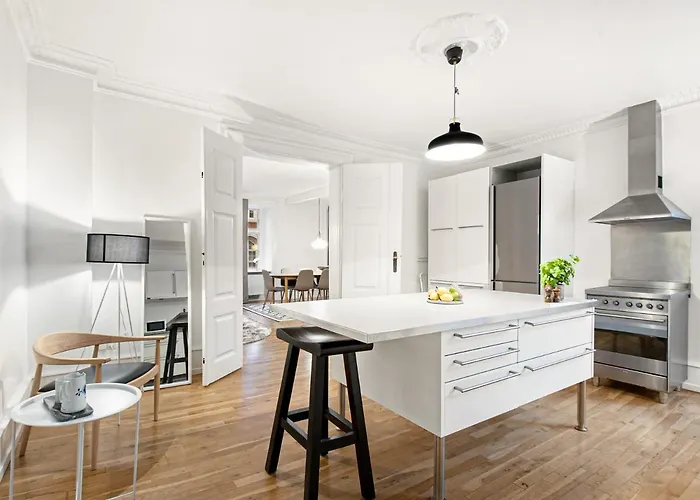 Sanders Stage - Enchanting Four-bedroom Near Nyhavn Lejlighed København