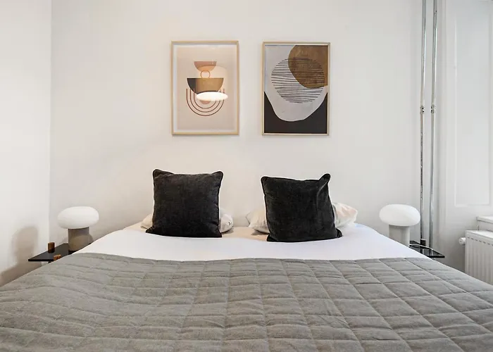 Sanders Stage - Enchanting Four-bedroom Near Nyhavn Lejlighed *