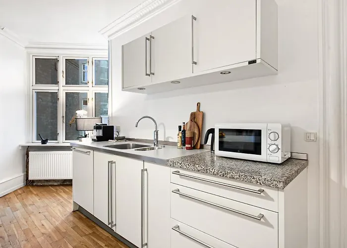 Sanders Stage - Enchanting Four-bedroom Near Nyhavn Lejlighed *