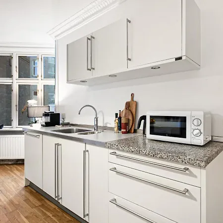 Sanders Stage - Enchanting Four-bedroom Near Nyhavn Apartment *